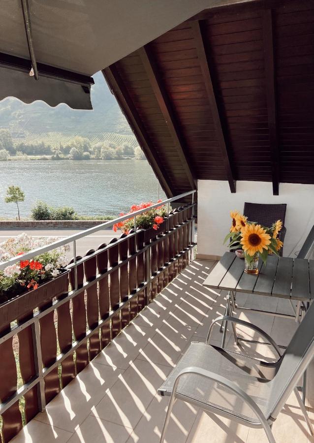 Oberfell Ferienwohnung Moselflair Mit Direktem Blick Auf Die Mosel Und Weinberge מראה חיצוני תמונה